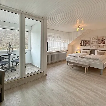 Gast Und Weinhof Beim Schneemann Hotel Valwig Exterior photo